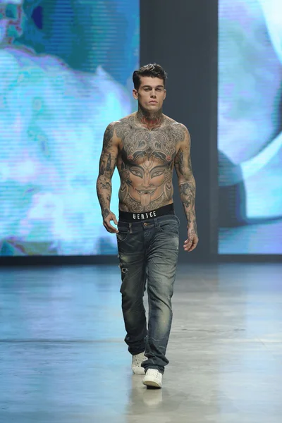 Look 63